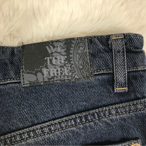 WE THE FREE Augusta High Rise Slim Barrel Jeans Size 28 Distressed Dark Wash New - Picture 13 of 16